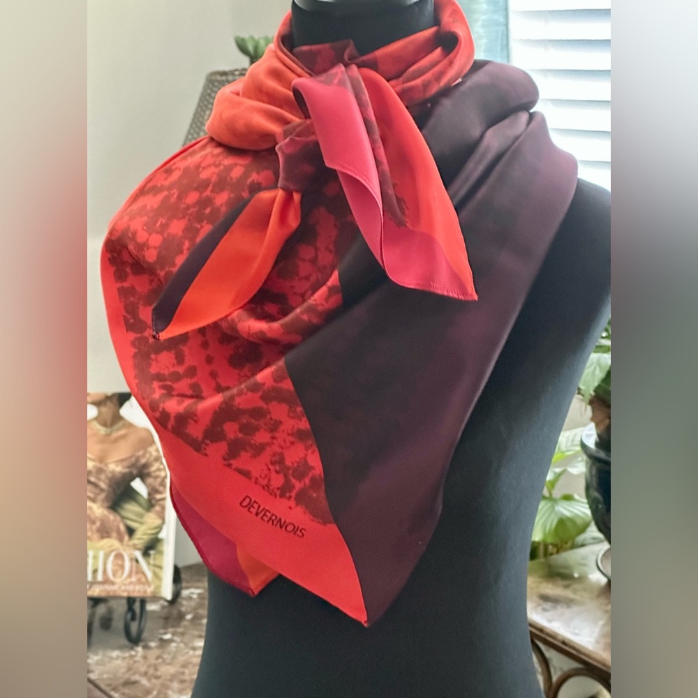 Exquisite Devernois Paris Square Pure Silk Scarf in Red and Purple design 83cmx2